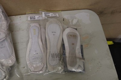 Lot Approx. 25 pairs of Bloch full sole ballet...