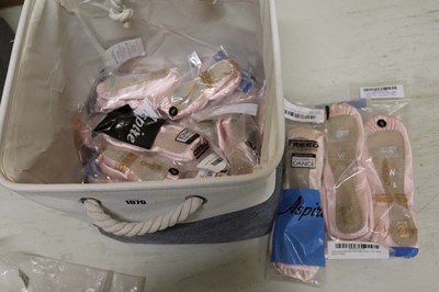 Lot Approx. 25 pairs of full sole ballet shoes,...