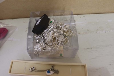 Lot Bag with various headbands, empty jewellery...