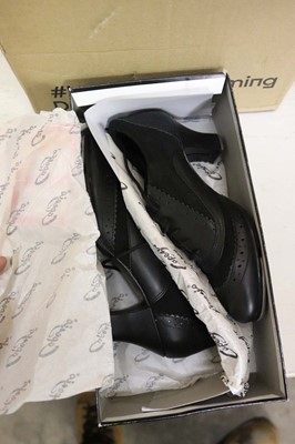 Lot 10 boxed pairs of Capezio dance shoes in...