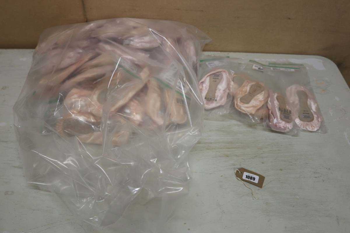 Lot Approx. 35 pair of Bloch full sole ballet...