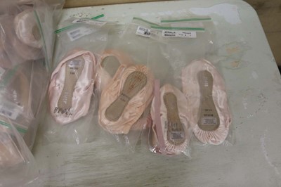 Lot Approx. 35 pair of Bloch full sole ballet...