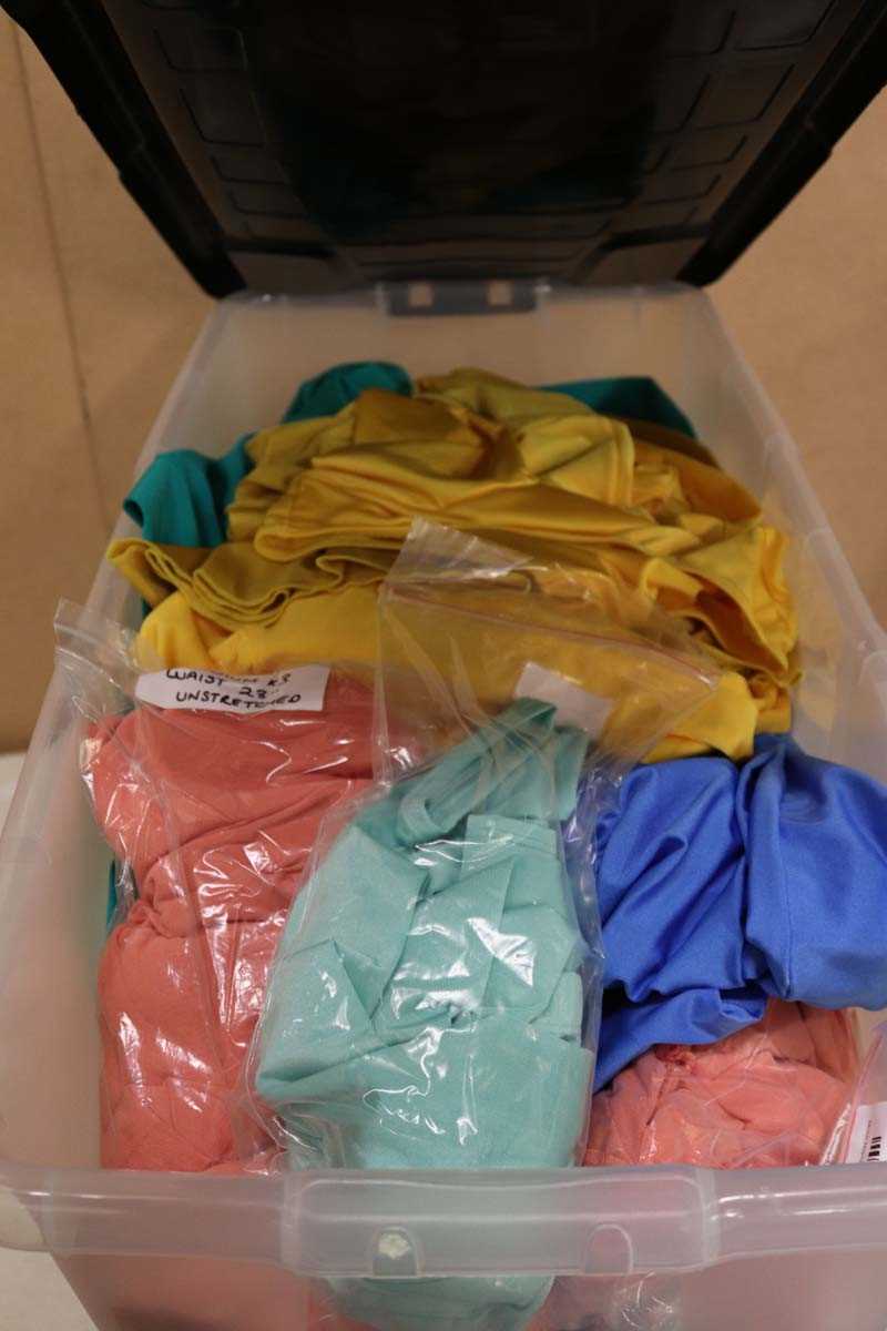 Lot Large plastic box containing a large number of...
