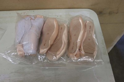 Lot Approx. 20 full sole ballet shoes, mostly...