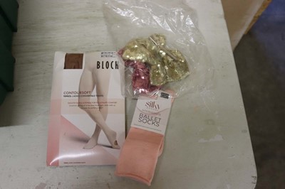 Lot Green plastic tray containing 15 Bloch tights,...