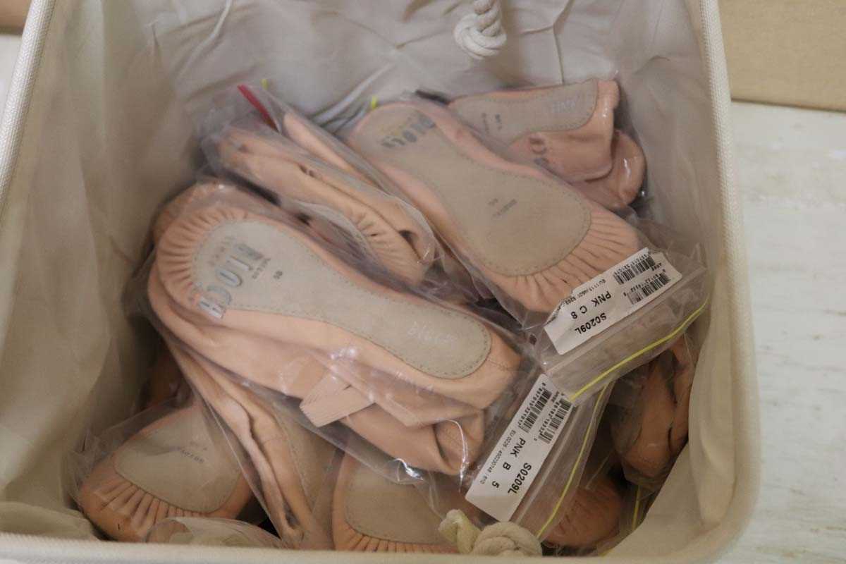 Lot Approx. 25 pairs of Bloch full sole ballet...