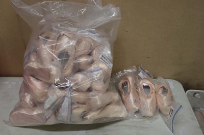 Lot Bag containing a quantity of Bloch ballet...