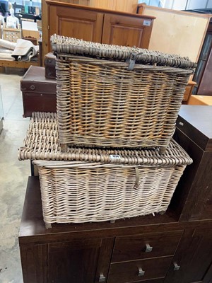 Lot 1324 - 2 graduated wicker baskets