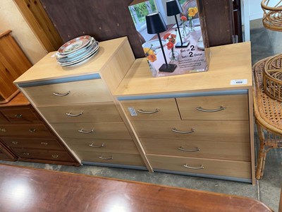 Lot 1333 - Beech effect bedroom suite comprising 5 drawer...