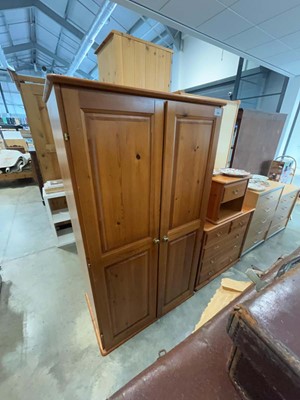Lot 1336 - Pine bedroom suite including double door...