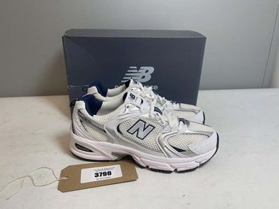 Lot New Balance UK5.5 530 trainers in white - boxed