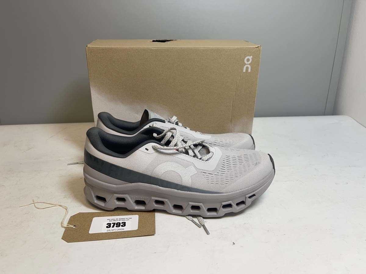 Lot On Cloud Running UK9 cloudmonster 1 trainers...