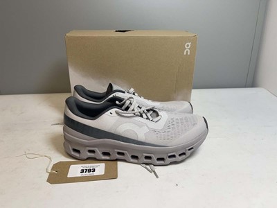 Lot On Cloud Running UK9 cloudmonster 1 trainers...