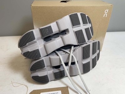 Lot On Cloud Running UK9 cloudmonster 1 trainers...