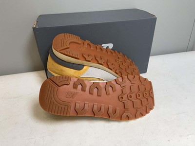 Lot New Balance UK7 475 trainers in yellow - boxed