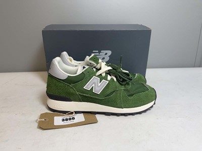Lot New Balance UK6.5 475 trainers in green - boxed
