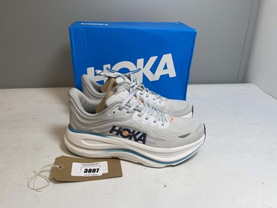 Lot Hoka UK8 bondi 9 trainers in grey - boxed