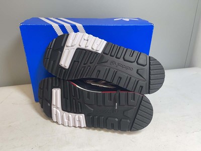Lot Adidas UK10 ZX 600 MUFC x Stone Roses trainers...