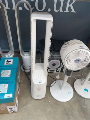 Lot 2019 - Pro Breeze Tower Fan in a white finish