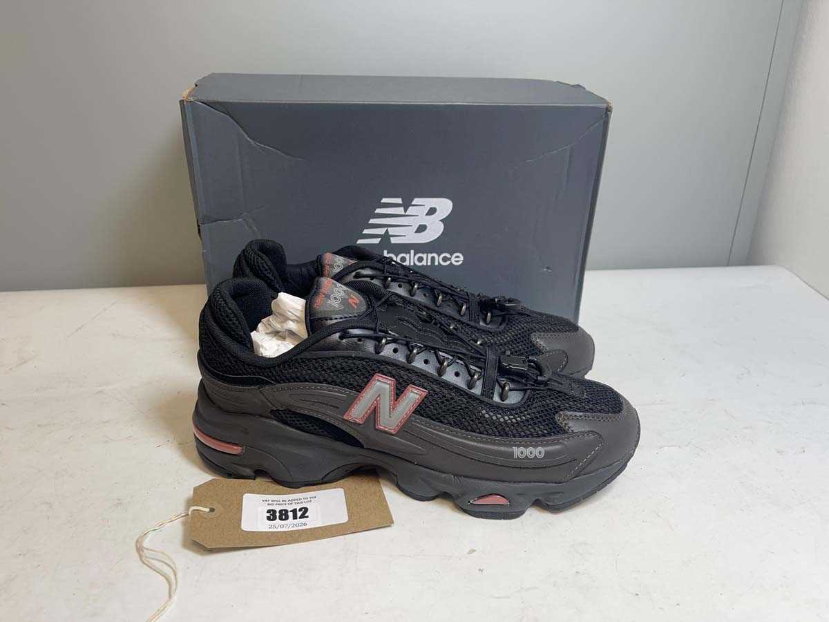 Lot New Balance UK9.5 1000 trainers in black - boxed