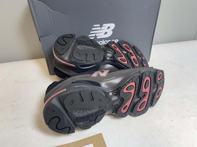 Lot New Balance UK9.5 1000 trainers in black - boxed