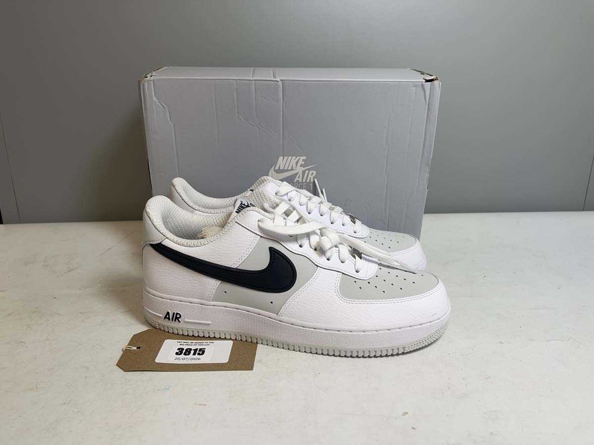 Lot Nike UK9.5 air force 1'07 LV8 trainers in...