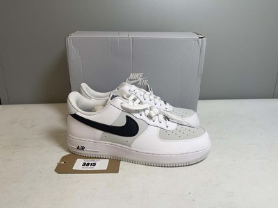Lot Nike UK9.5 air force 1'07 LV8 trainers in...