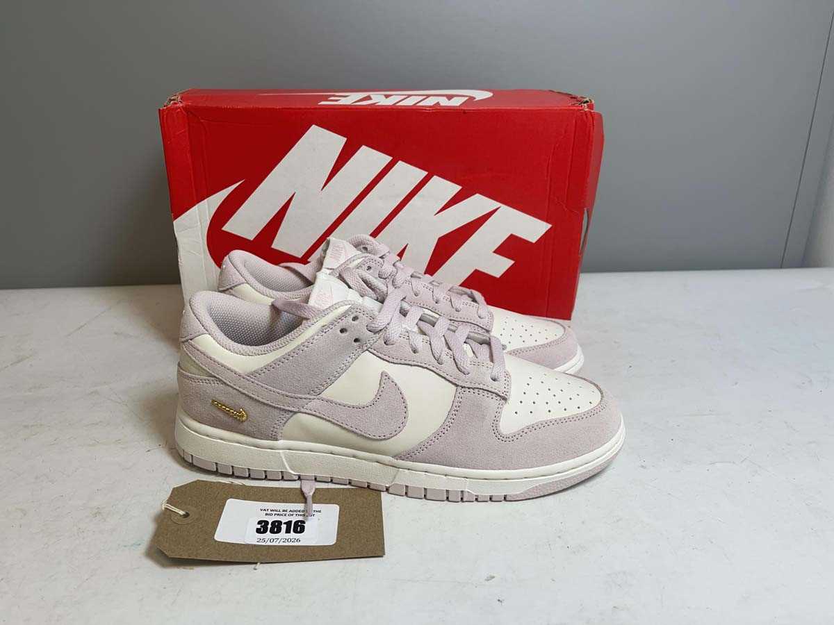 Lot Nike UK8 dunk suede trainers in light pink -...