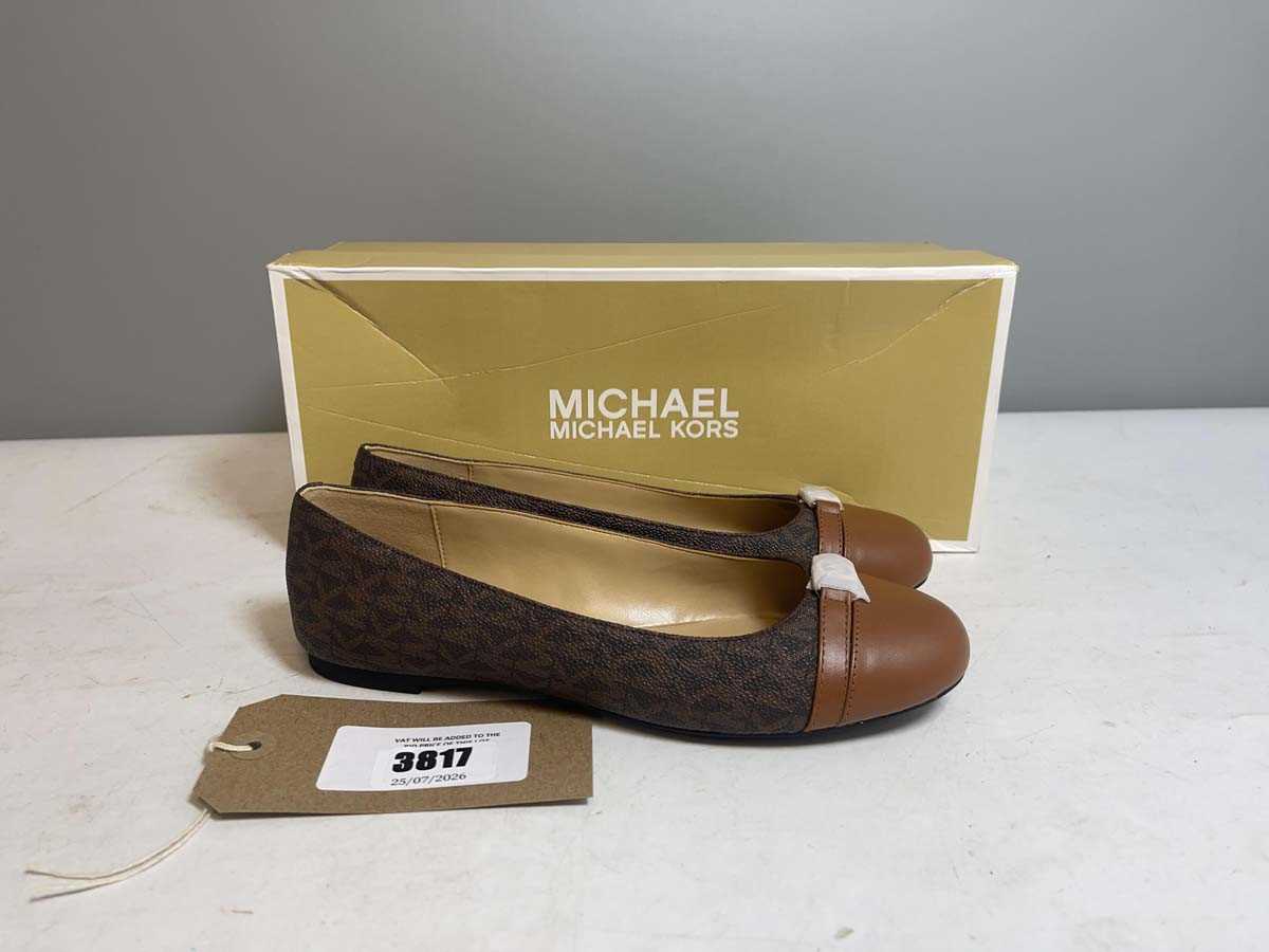 Lot Michael Kors UK3.5 mandy flat leather shoes in...
