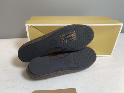 Lot Michael Kors UK3.5 mandy flat leather shoes in...