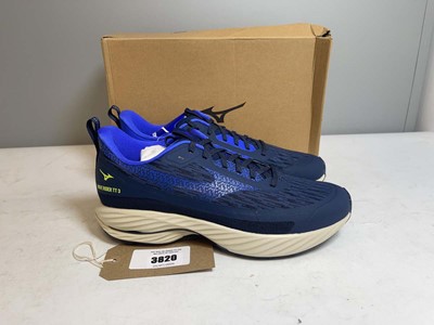 Lot Mizuno UK9.5 wave rider TT 3 running trainers...