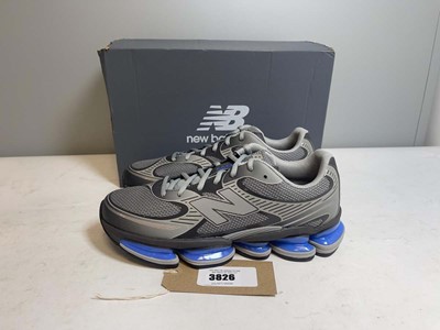 Lot New Balance UK9 2000 trainers in grey - boxed