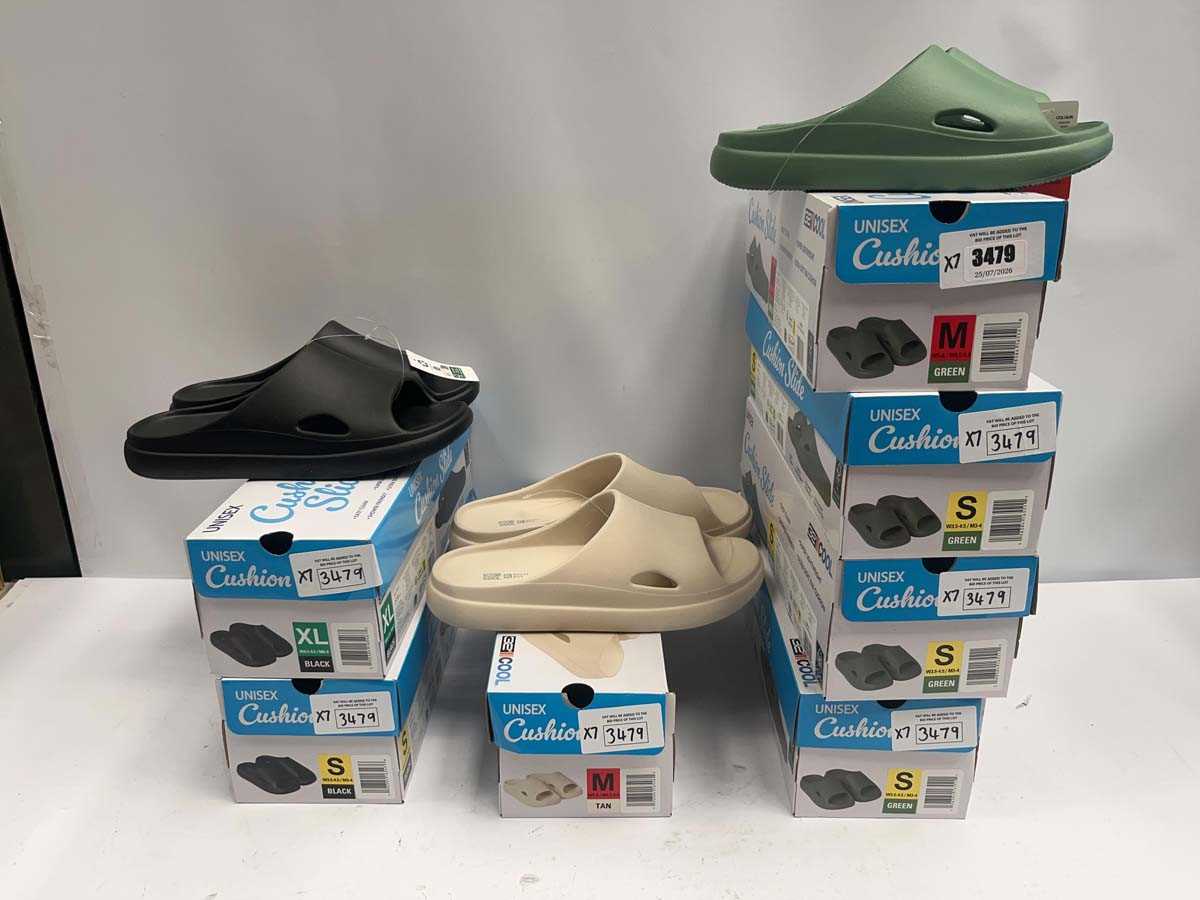 Lot 7x pairs Cushion sliders sandals...