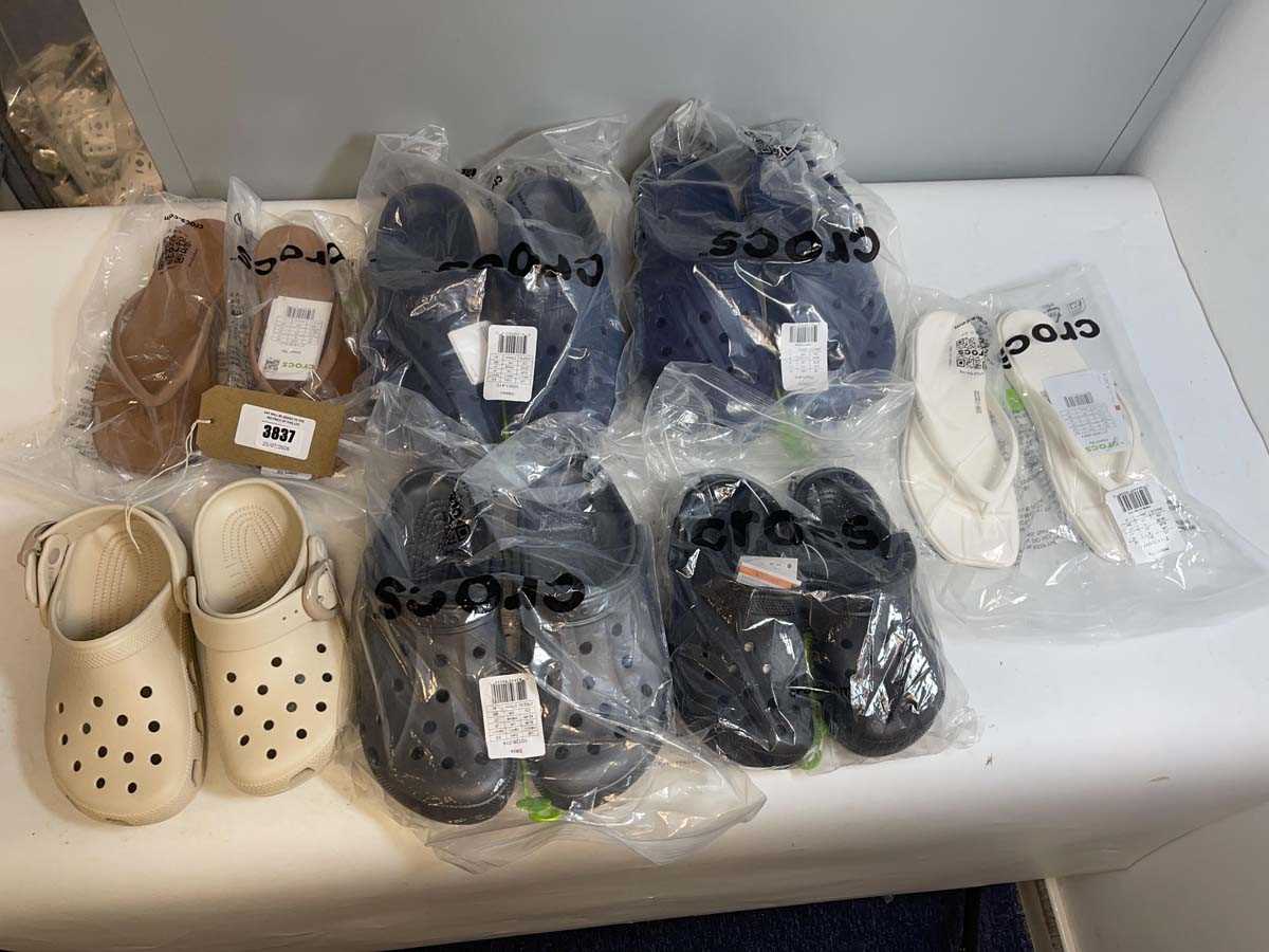 Lot 7x Pairs of Crocs in various styles and sizes