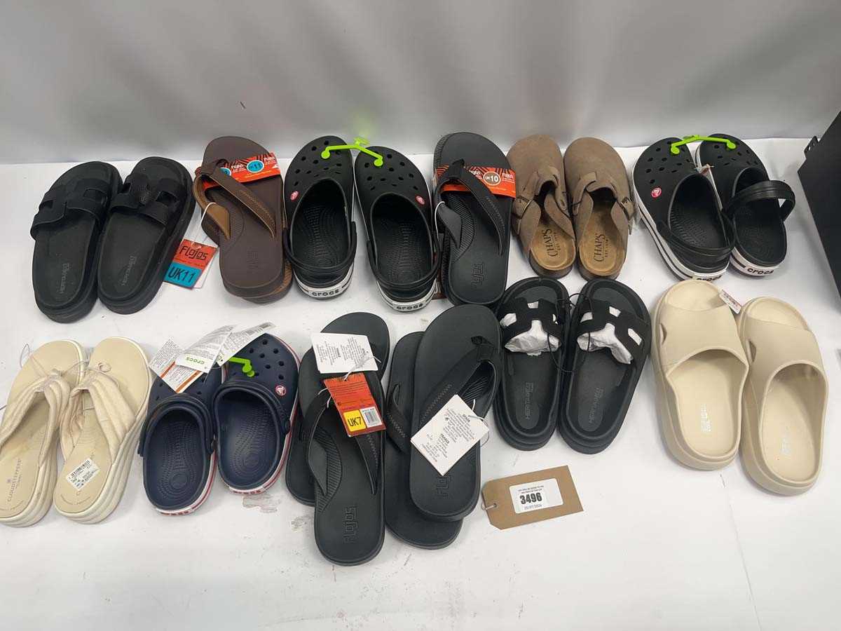 Lot 12x pairs shoes sandals Clarks, Flojos, Crocs,...