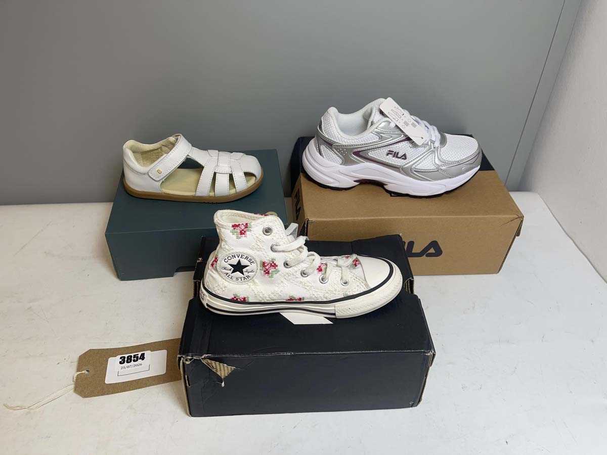 Lot 3x Boxed pairs of children's shoes to include...