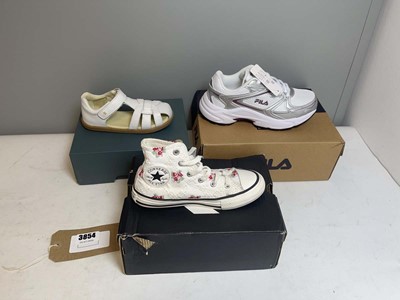 Lot 3x Boxed pairs of children's shoes to include...