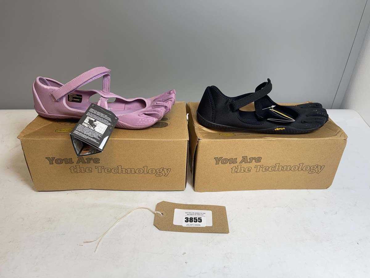 Lot 2x Boxed pairs of Vibram Five Fingers v-soul...