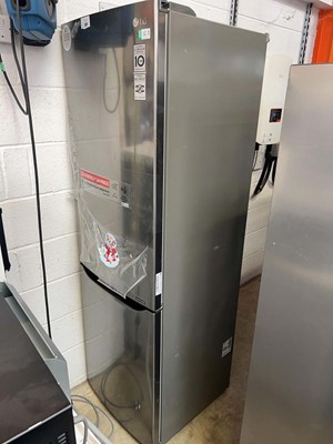 Lot 2101 - LG Upright fridge freezer in a silver finish