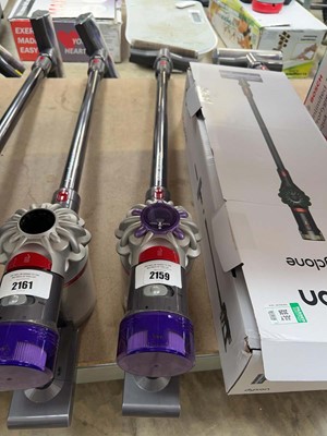 Lot 2159 - Dyson V8 Advanced cordless vacuum cleaner with...