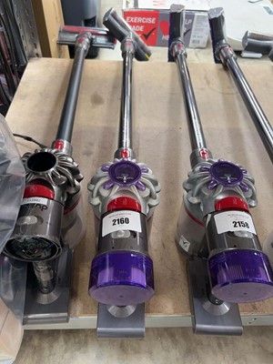 Lot 2160 - Dyson V8 Advanced cordless vacuum cleaner with...