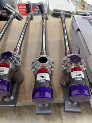 Lot 2161 - Dyson V8 Advanced cordless vacuum cleaner with...