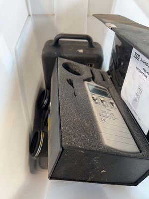 Lot 1740 - Box containing various items including an AZ...