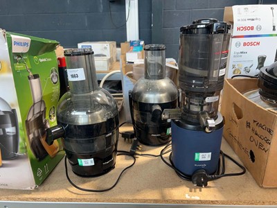 Lot 1663 - 2 unboxed Philips juicers, together with a...