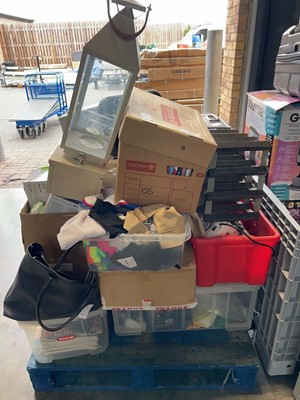 Lot 1526 - Pallet of various homewares, magazines, wine...