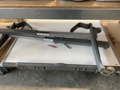 Lot 1770 - Smart Board with stand and pens