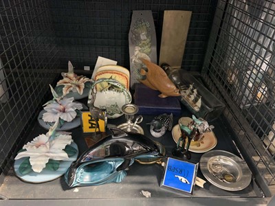 Lot 1552 - Cage of home decor and AA grill plaques, Poole...
