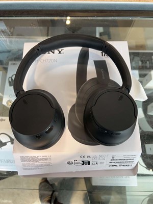 Lot 1793 - Pair of Sony WH-CH720N wireless noise...