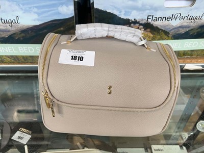 Lot 1810 - Stackers faux leather handbag
