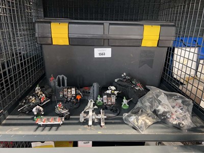 Lot 1563 - Cage containing War Hammer 40K Space Marines,...